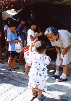 写真：ミセノマ企画第4回　写真展「子育てのまち京都の夏・地蔵盆」より